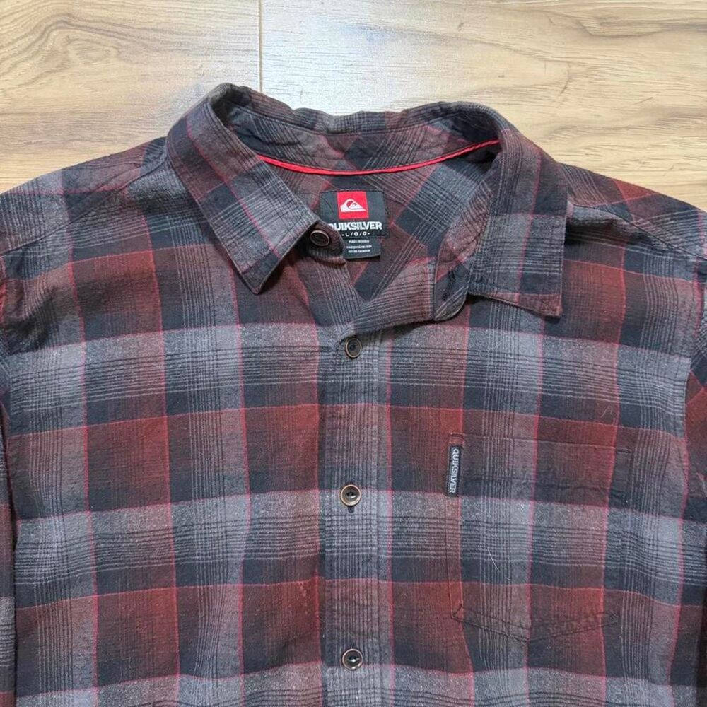 Y2K Quiksilver red, gray, and black plaid button-up shirt baggy skater large
